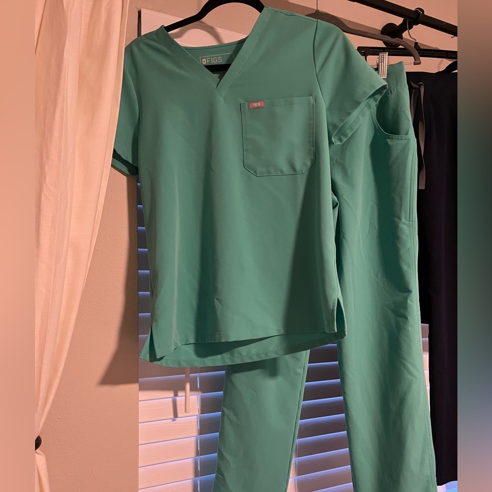 Xs FIGS scrubs